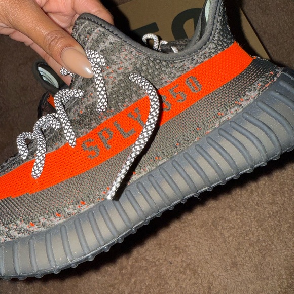 Yeezy Boost 350 V2 'Carbon Beluga' - Picture 5 of 6